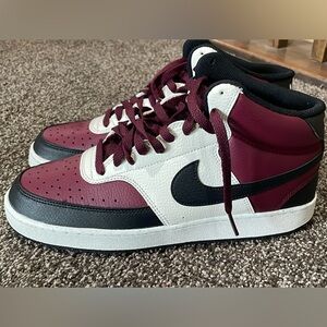 Nike Men’s 9.5 athletic shoes. New w/o box.